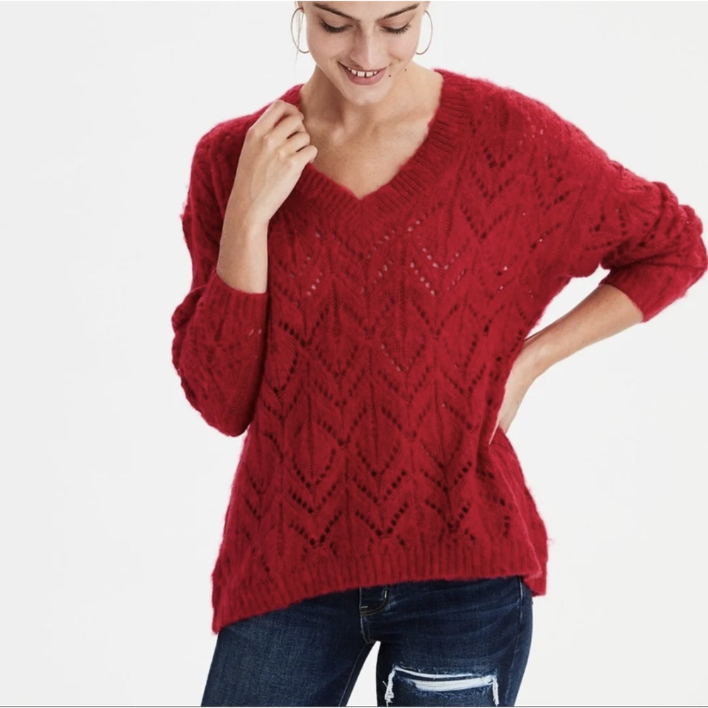 NWT American Eagle Red Chevron Knit V-Neck Long Sleeve Sweater • Size M 🗣